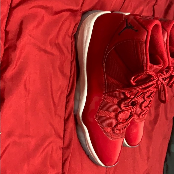 Gym Red retro 11 - Picture 2 of 3